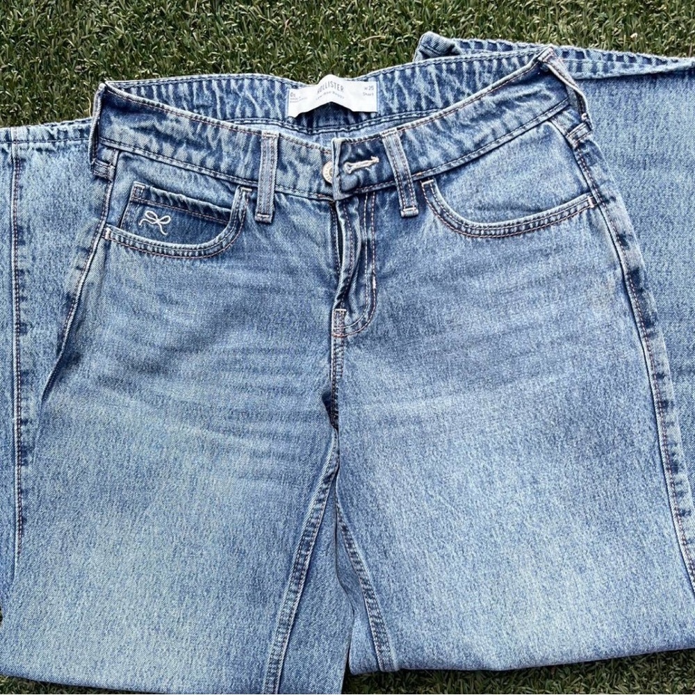 Hollister Light Blue low-rise wide Leg Jeans size 0 short
